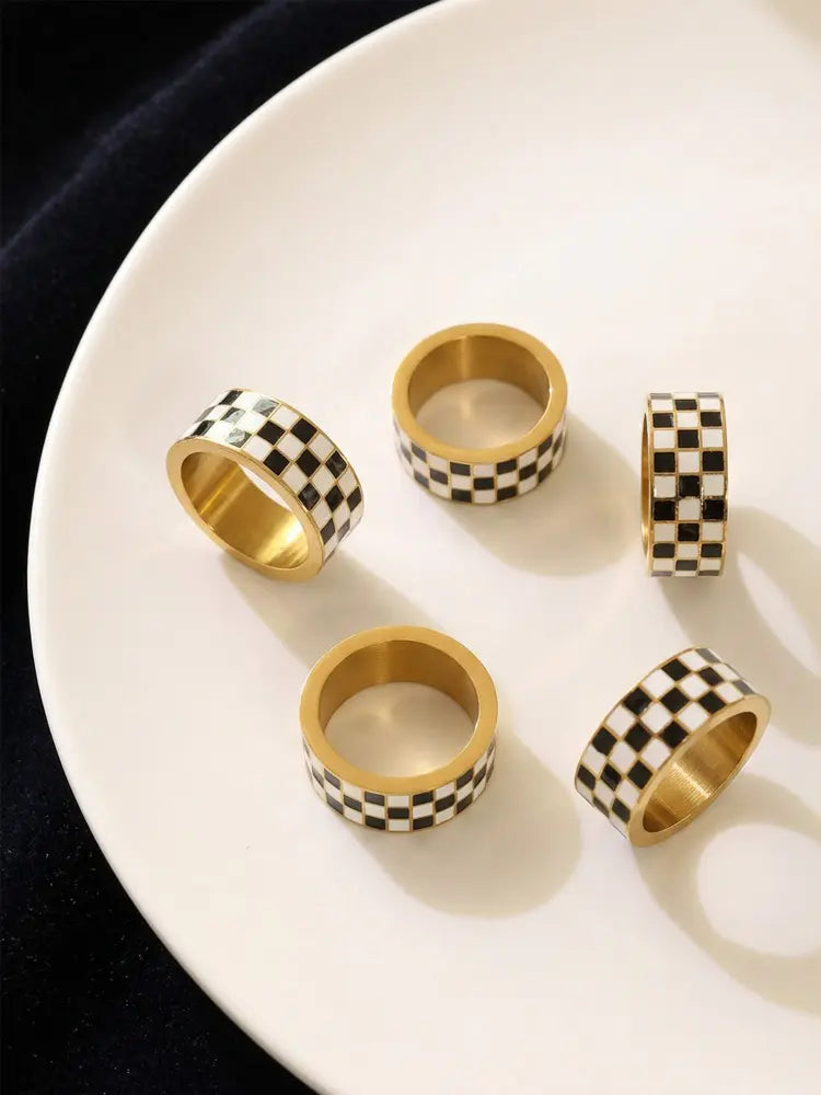 Jeu de l'anneau à damier noir et blanc Echo Casino