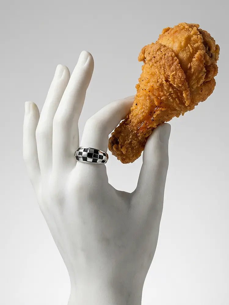 Bague Shakespeare à motif à carreaux blancs, émail, géométrique, ouverture ajustable