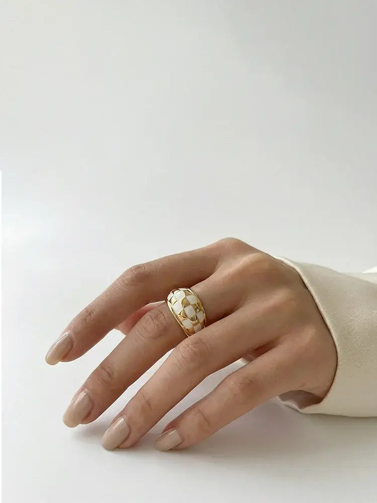 Bague Shakespeare à motif à carreaux blancs, émail, géométrique, ouverture ajustable