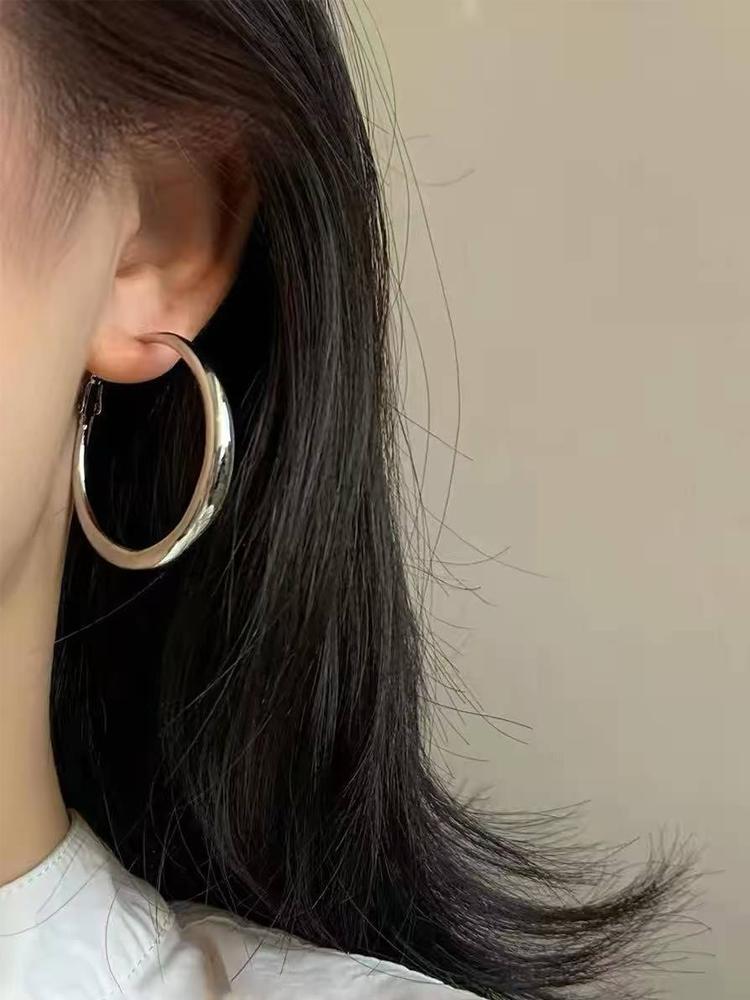 Les créoles épaisses et volumineuses Bold