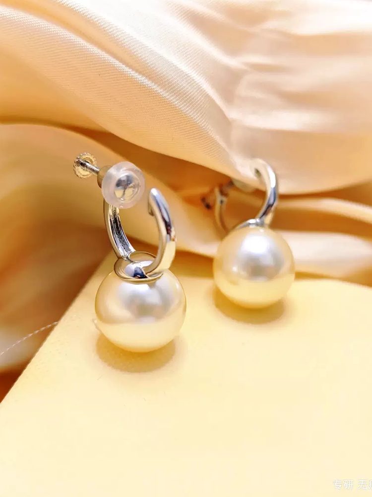 One-Piece Pearl Clip-On Earrings, Secure-Set Non-Pierced Pearl Earrings for Women