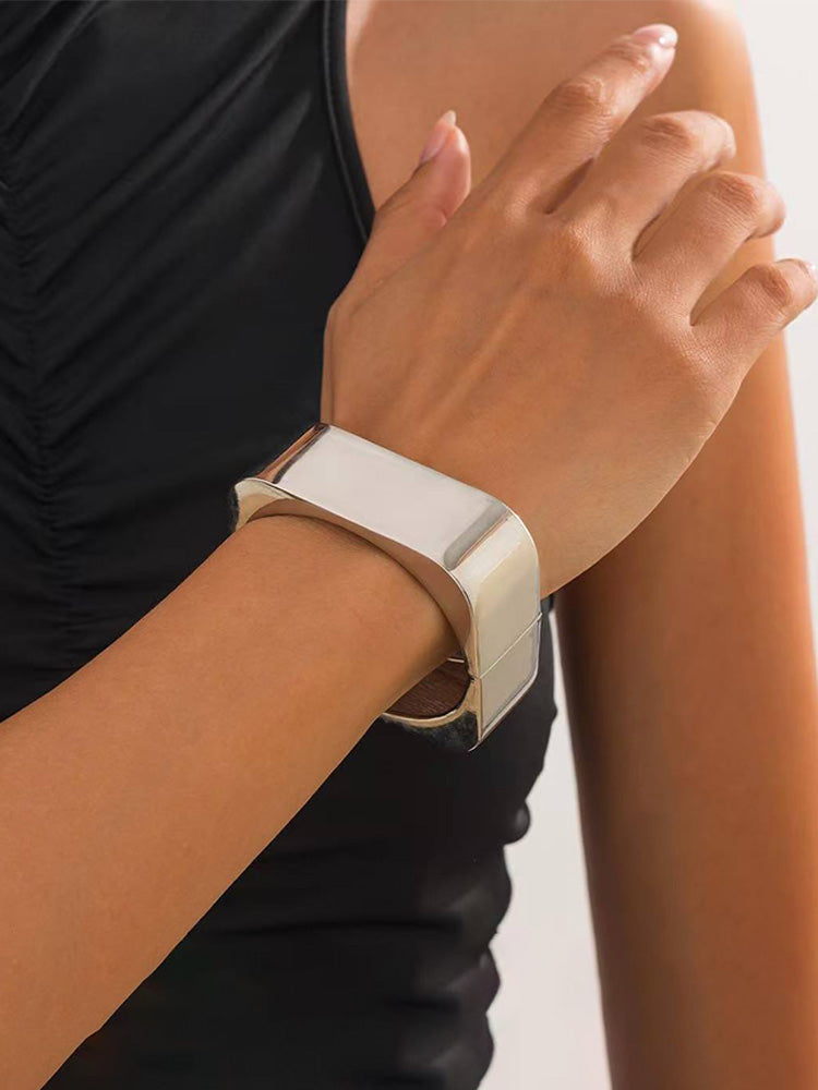 The Bold Square Bangle Women | 18K Gold Plated