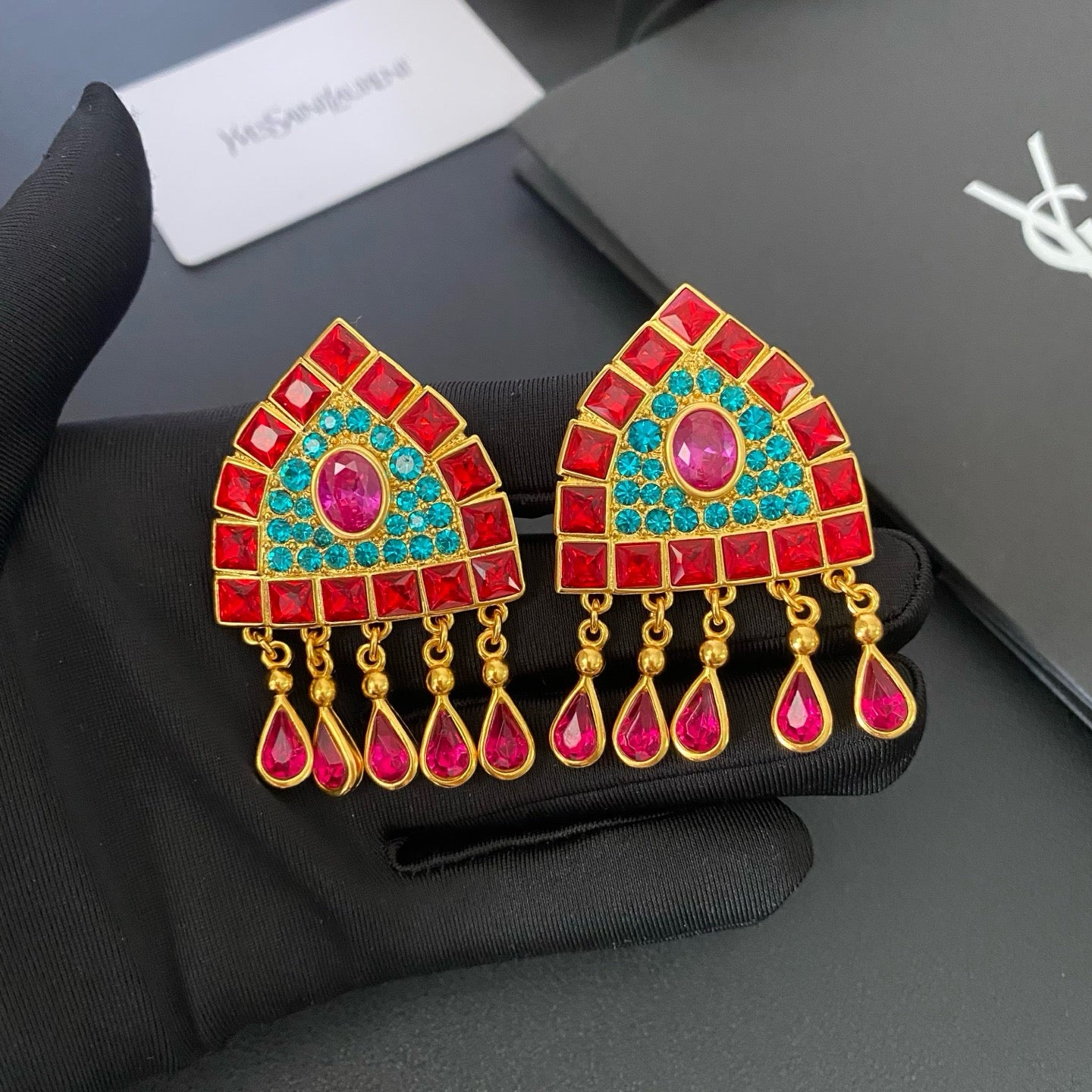 Vingte Earrings Red Blue Big Clip on