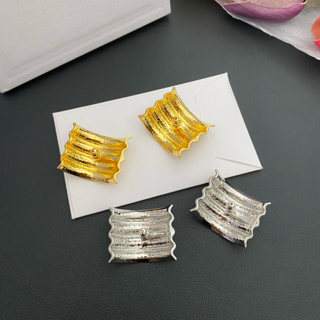 Vingta Big Earrings Stud