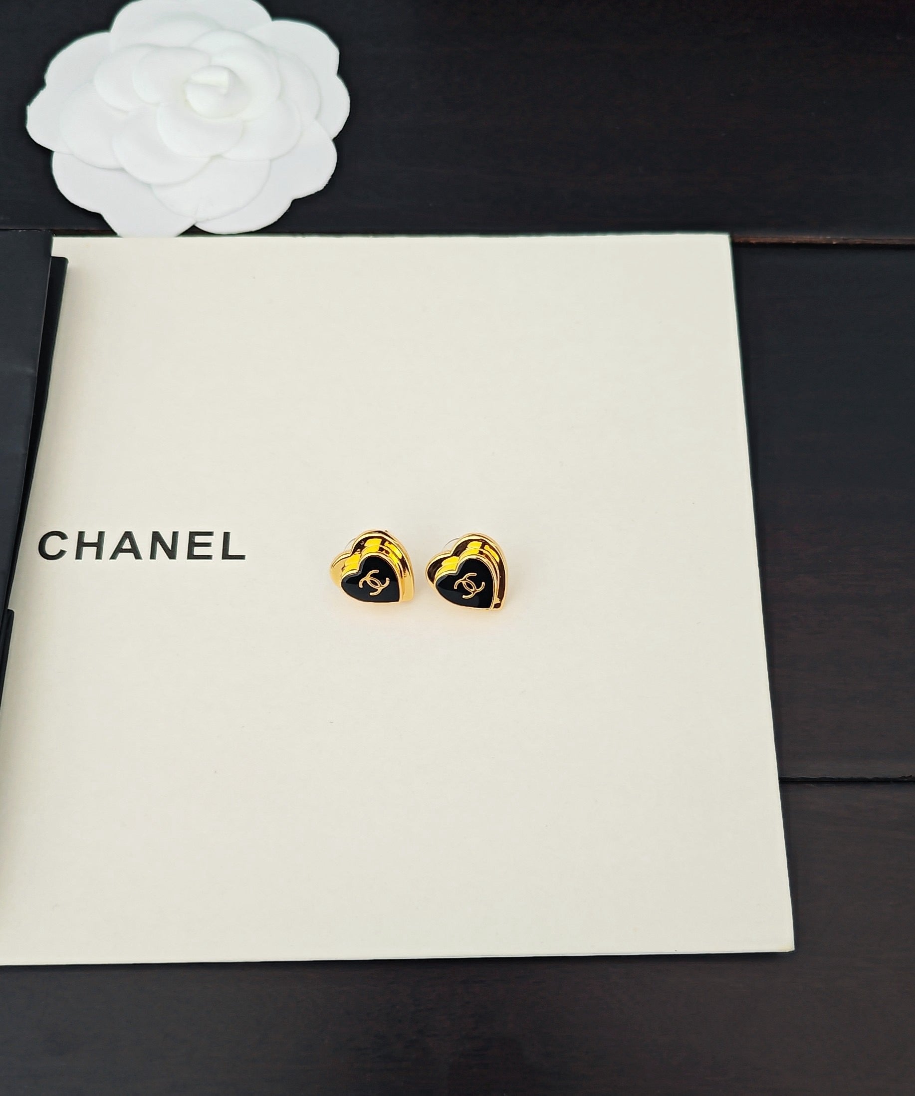 Vintage Authentic Gold-Tone Turn-Lock Earrings Necklace Set