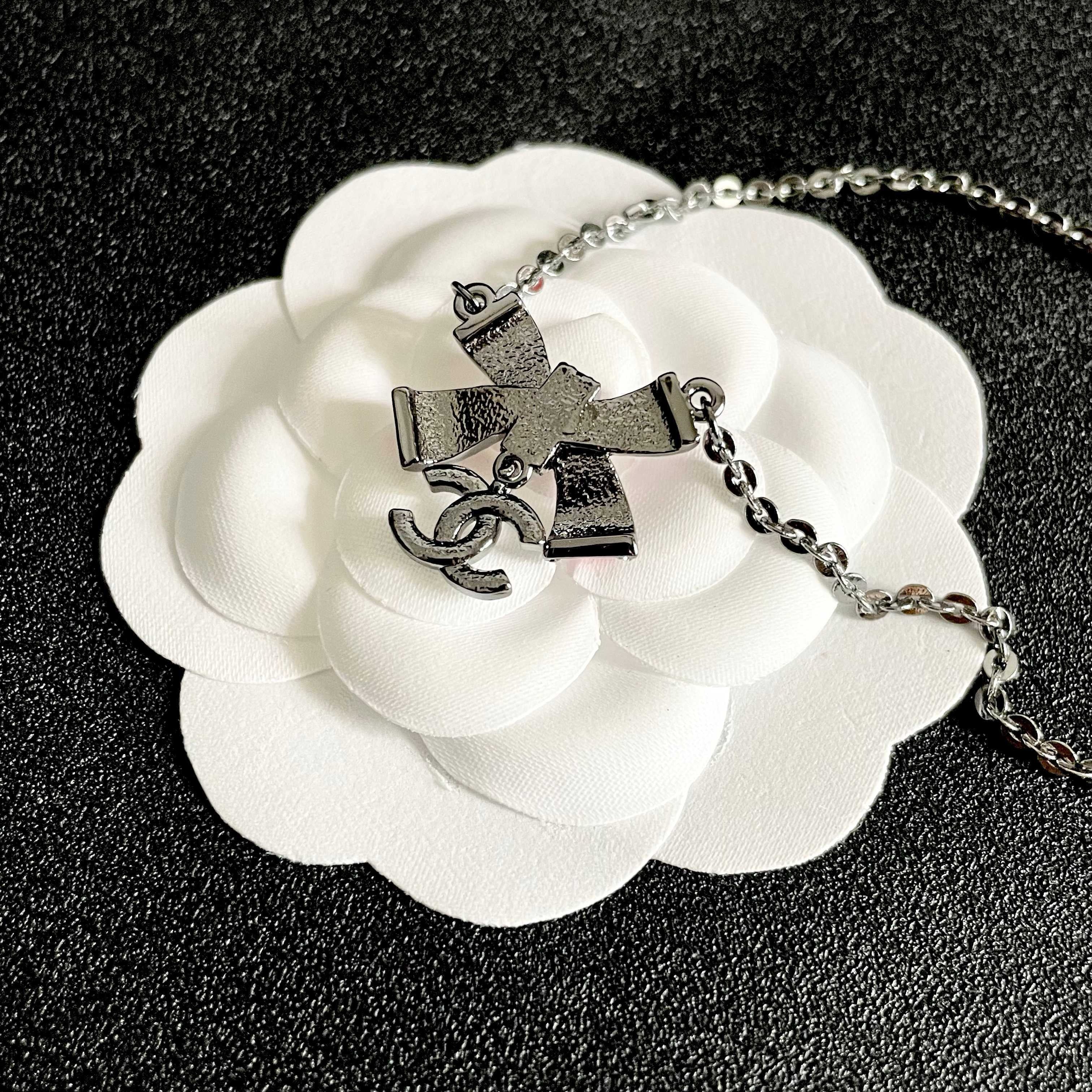 Vintage Authentic Chanel Gold-Tone Turn-Lock Necklace