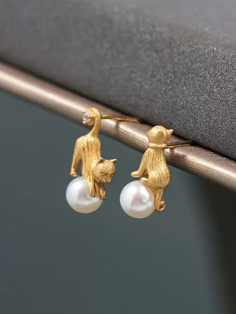 Mini Cat Gold Pearl Piercing Earrings (18K Gold Plated) Stud