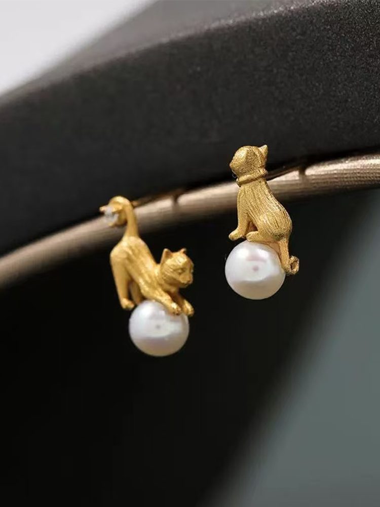 Mini Cat Gold Pearl Piercing Earrings (18K Gold Plated) Stud