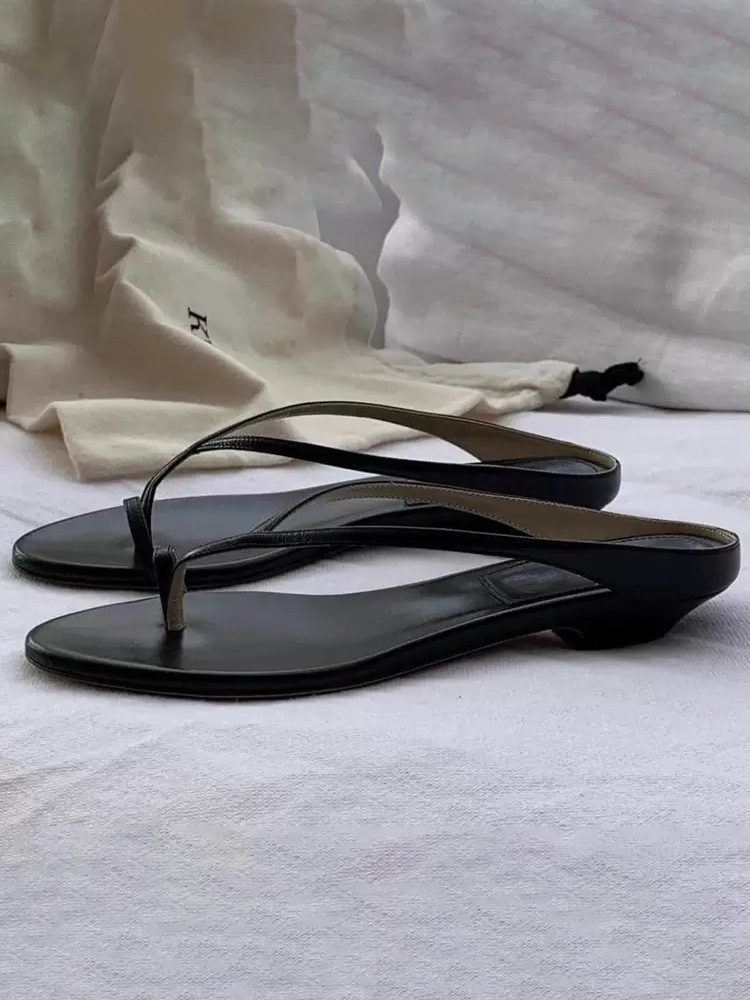 Minimalist Leather Toe-Loop Low Heel Sandals Shoes
