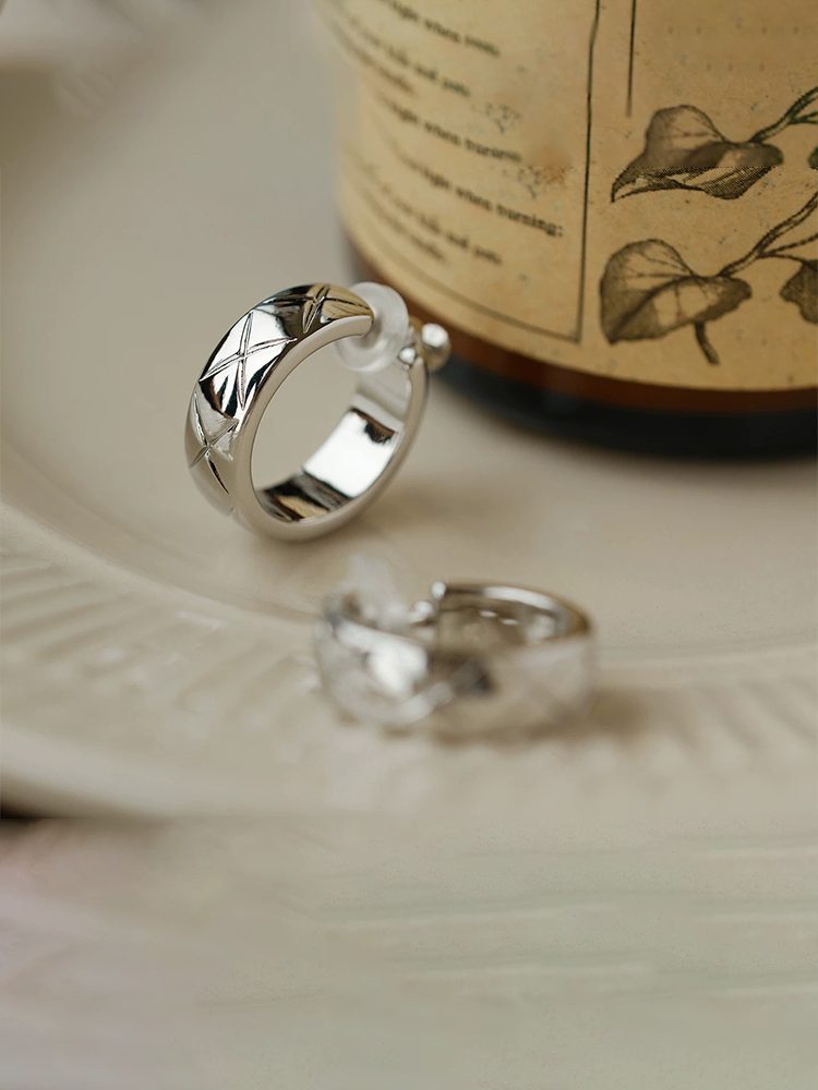 Quilted Twist Hoop Clip Earrings Screw Back Clip-On Earrings