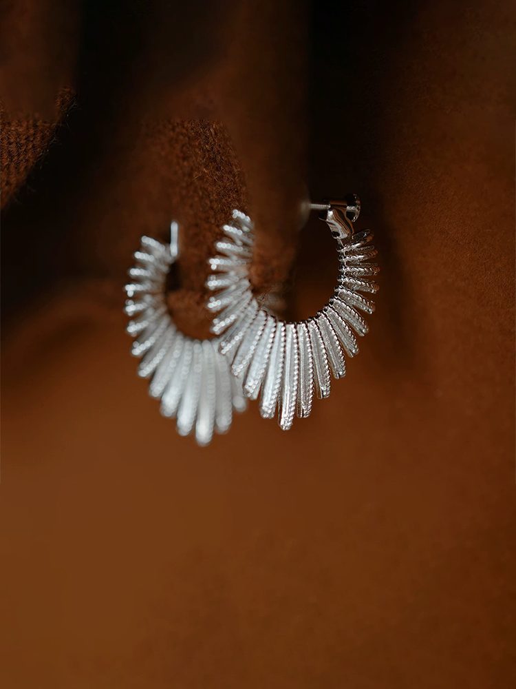 Silver-tone heart-shaped electroplated copper for non-pierced ears Screw Back Clip-On Earrings