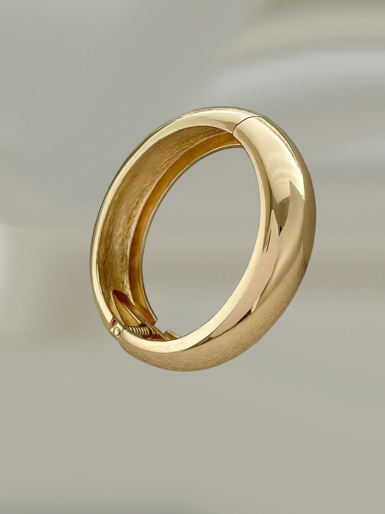 The Bold Rounded Bangle Women | 18K Gold Plated - view 5