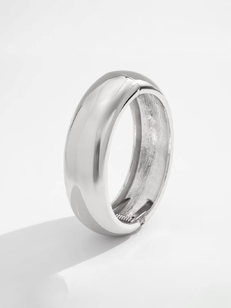 The Bold Rounded Bangle Women | 18K Gold Plated - view 8
