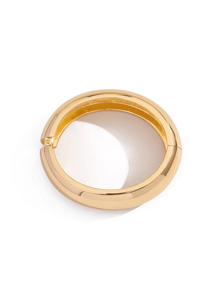 The Bold Rounded Bangle Women | 18K Gold Plated - view 9