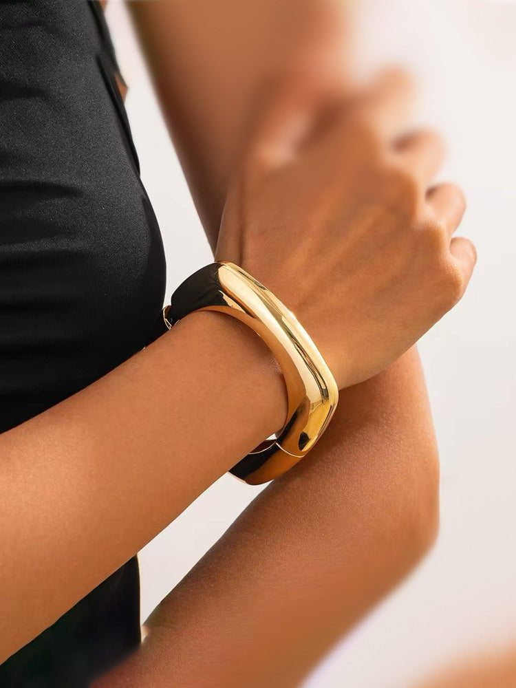 The Bold Rounded Corners Square Bangle Women | 18K Gold P... - view 2