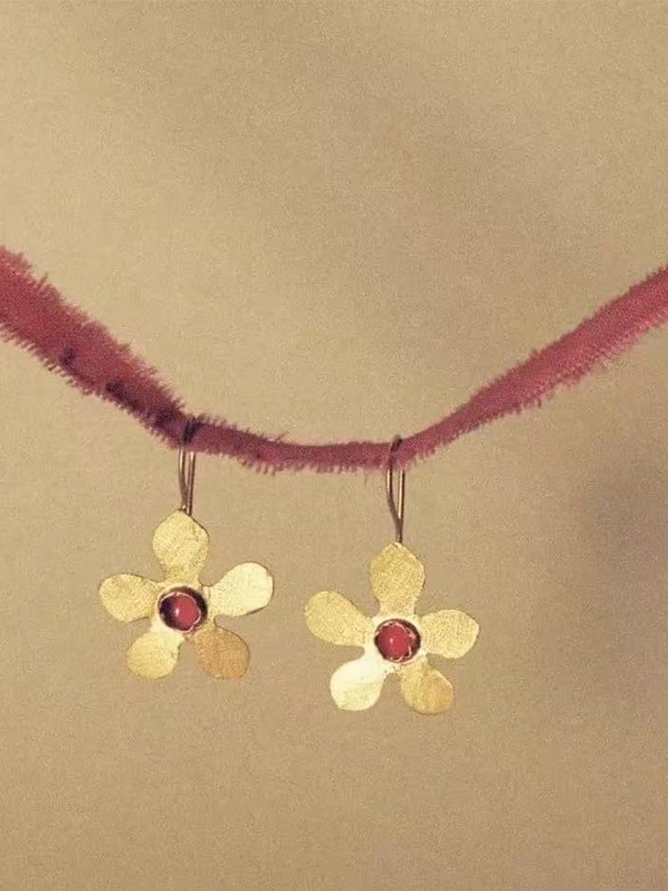 Vintage Floral 18K Gold Plated Earrings – Lightweight Design Dangle