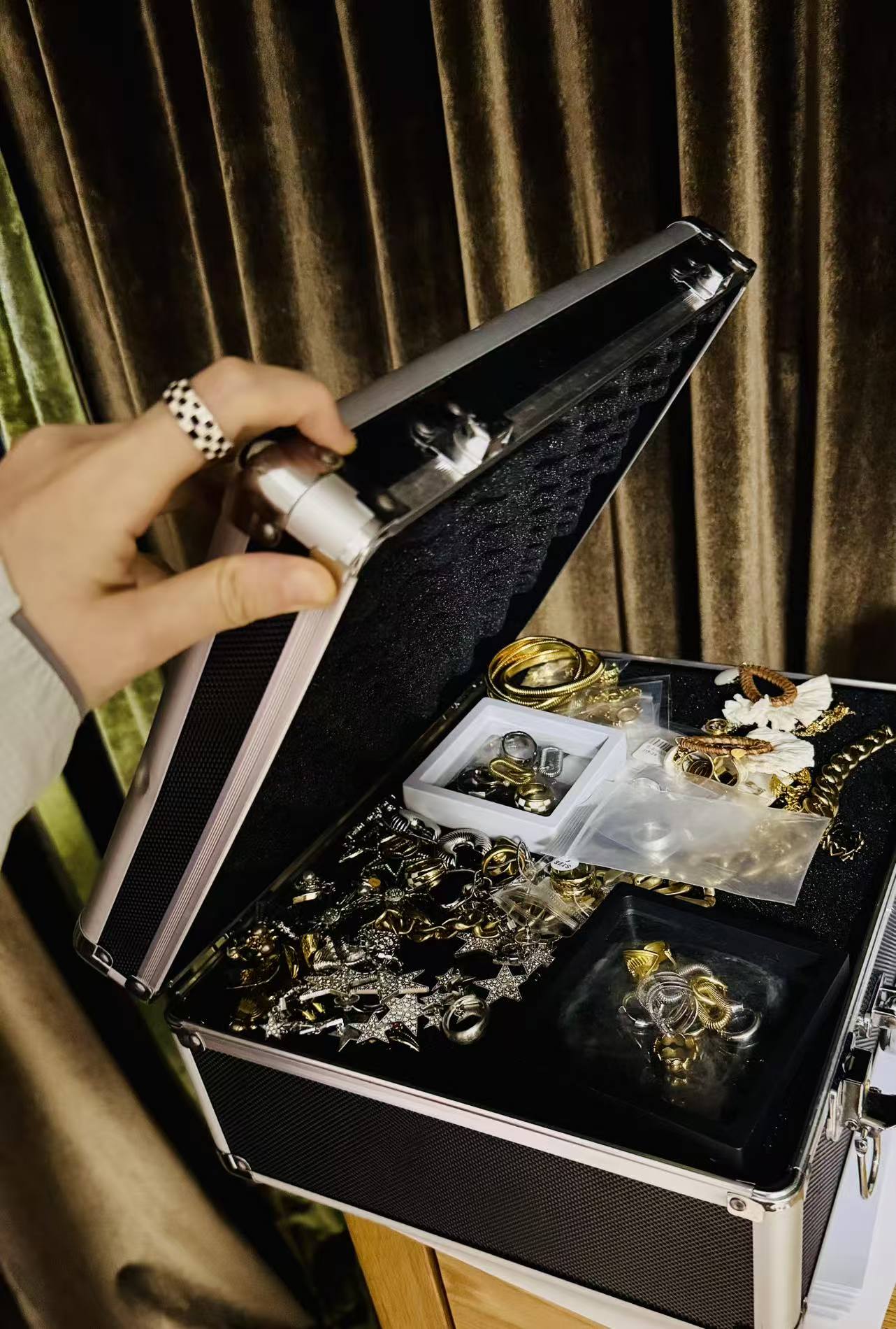 A Paris - Inspired Ring Box for Girls with Independent Style