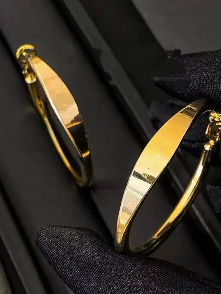 Boucles d'oreilles créoles vintage en or de Paris, grandes créoles, style ancien.