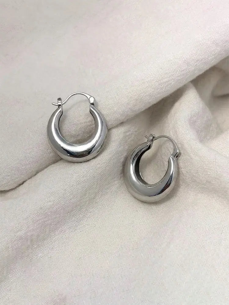 Crescent-shaped earrings Parisian style