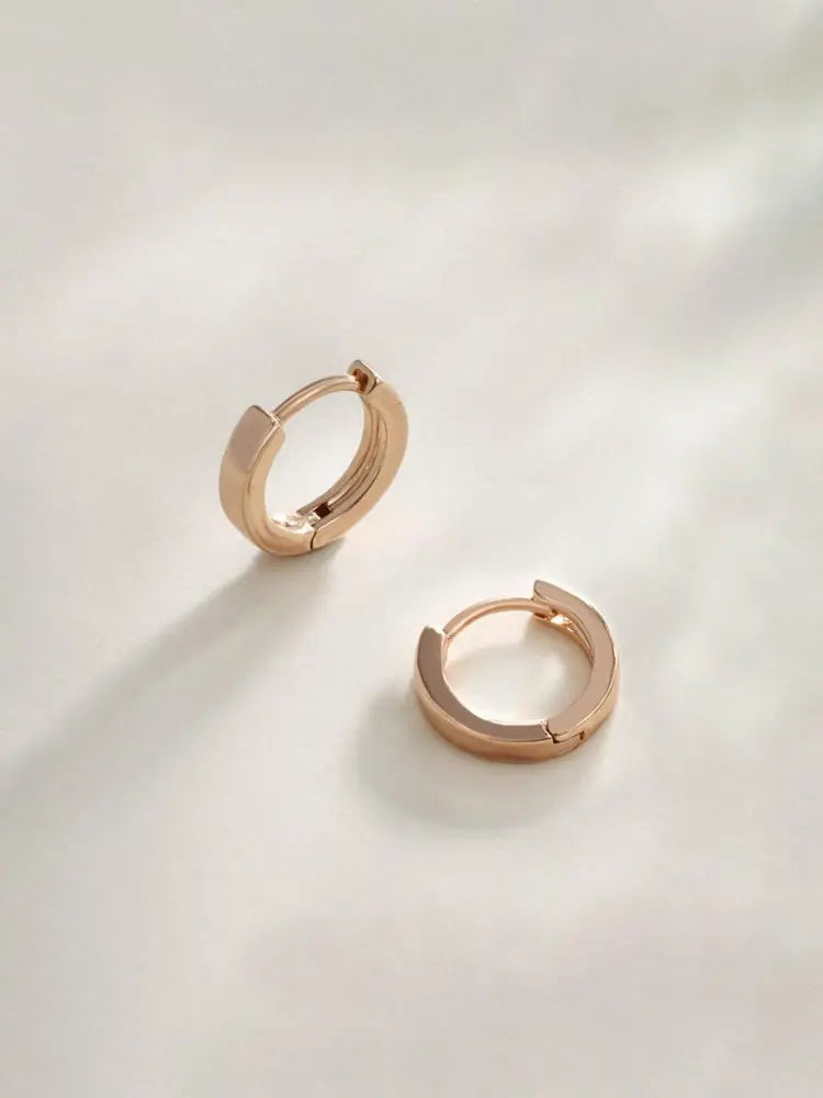 Modern Flat-Edge Huggie Hoops Earrings