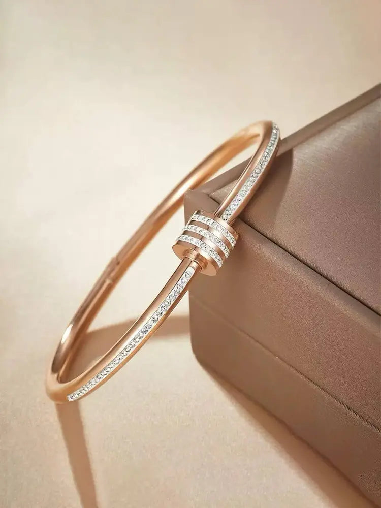 Bracelet manchette intemporel avec incrustation de nacre