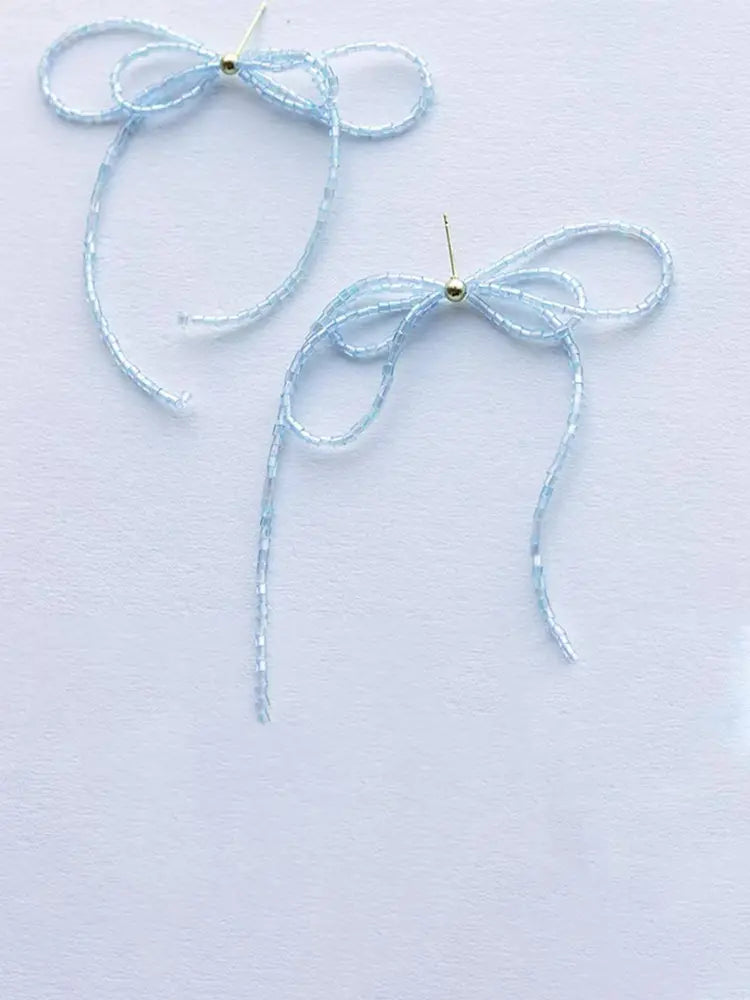 petites boucles d'oreilles en tresse de perles et gros nœud