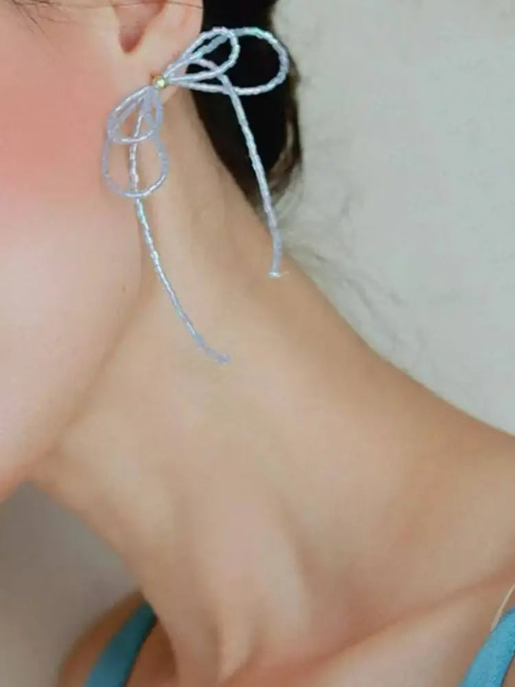 petites boucles d'oreilles en tresse de perles et gros nœud