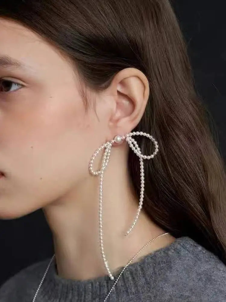 petites boucles d'oreilles en tresse de perles et gros nœud