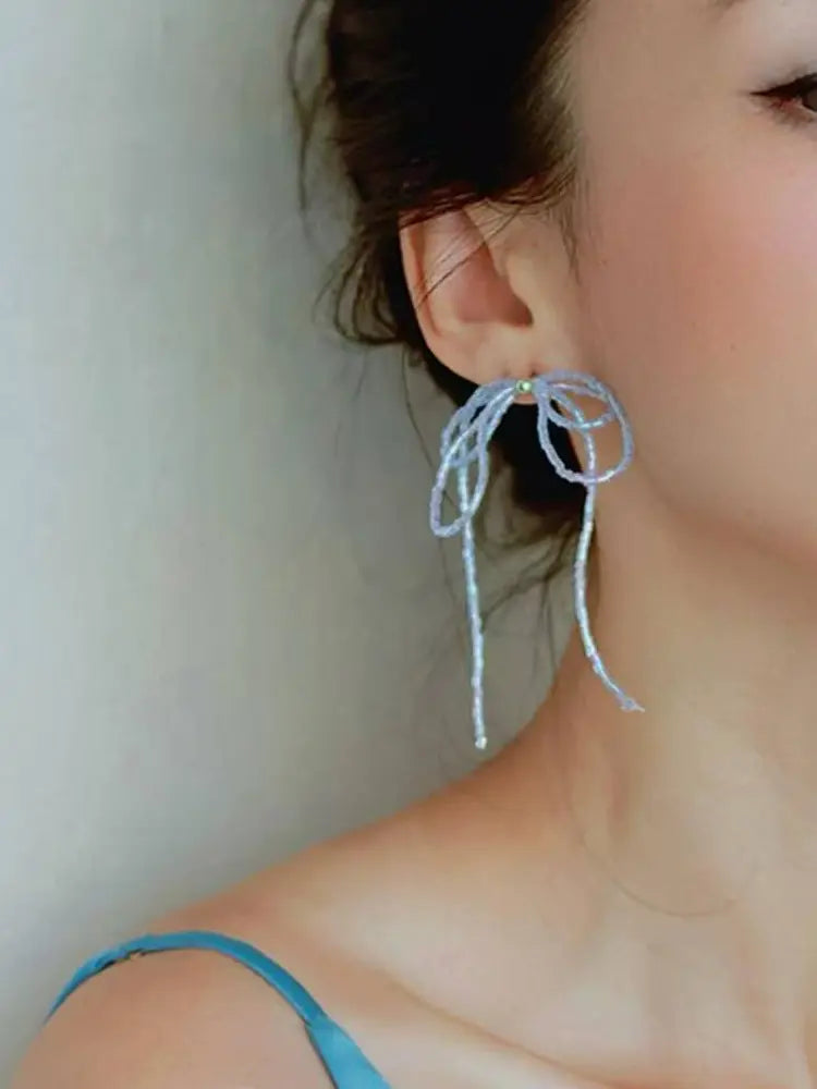 petites boucles d'oreilles en tresse de perles et gros nœud