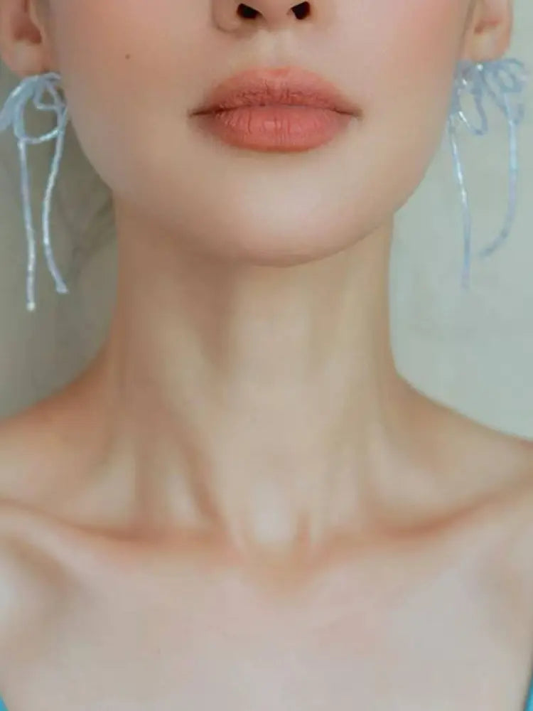 petites boucles d'oreilles en tresse de perles et gros nœud