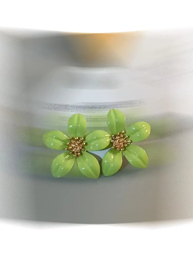 Boucles d'oreilles SS26 à motif floral émaillé, finition métallisée