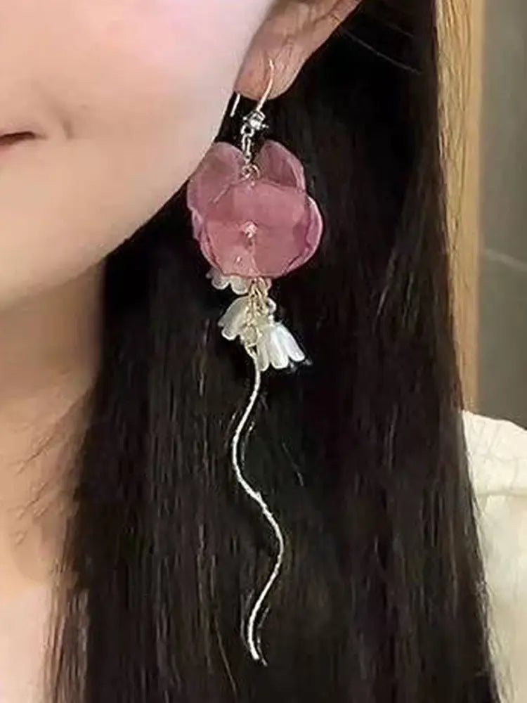Boucles d'oreilles à clip et clous romantiques tressées à motifs de fleurs de fée roses
