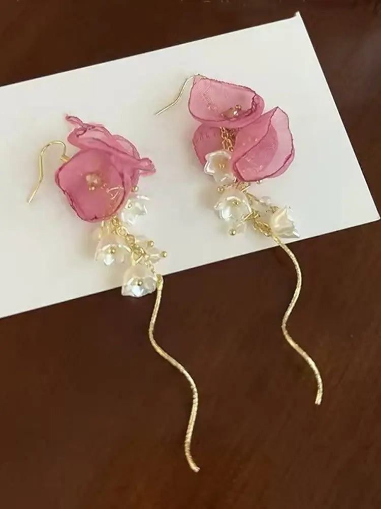 Boucles d'oreilles à clip et clous romantiques tressées à motifs de fleurs de fée roses