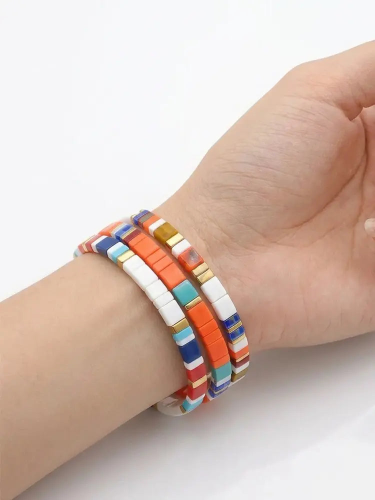 Bracelet carré coloré orange pour les vacances d'été
