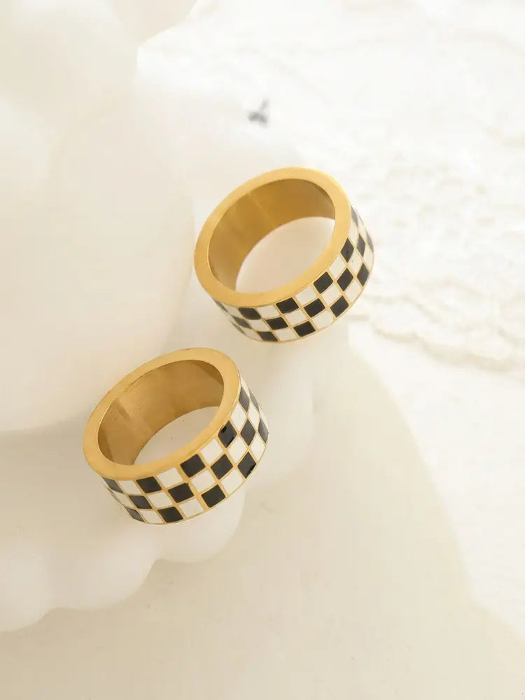 Jeu de l'anneau à damier noir et blanc Echo Casino