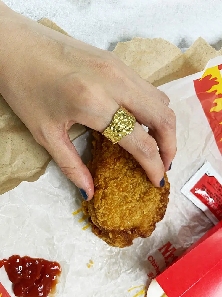 Bague Vénus de Milo – Anneau texturé en or | Les Fées murmurent