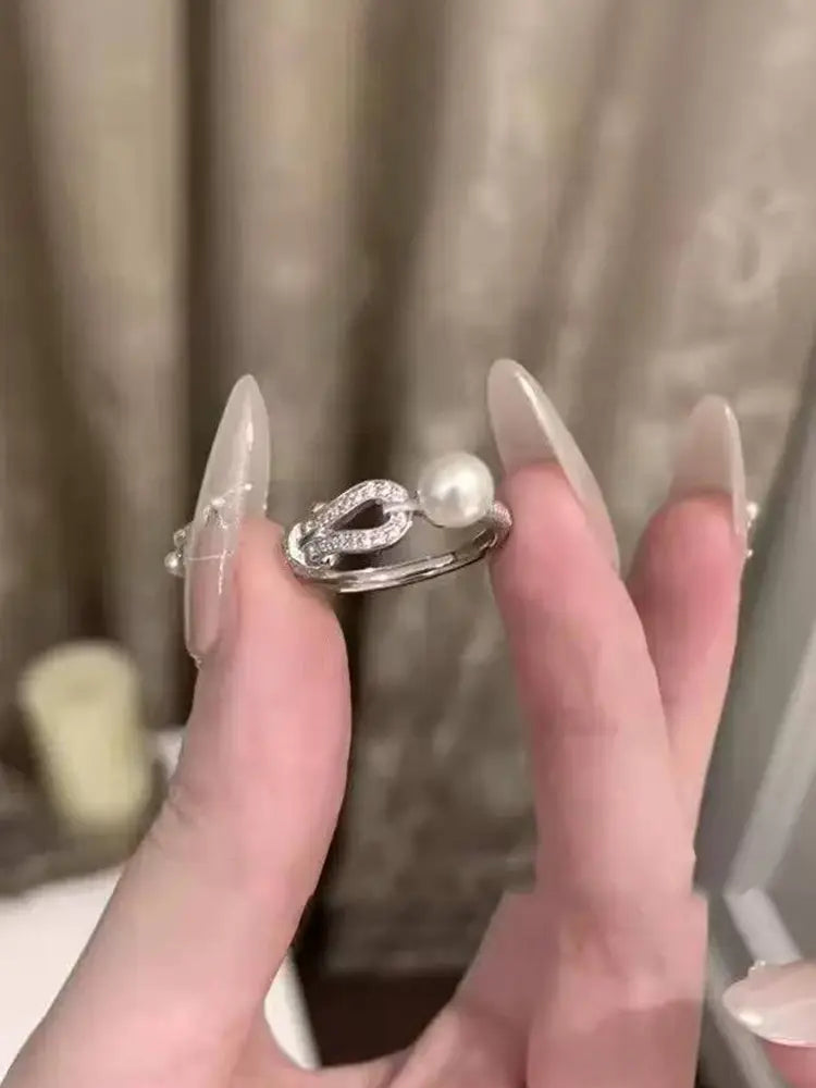 Micro-setting of a pearl lock ring