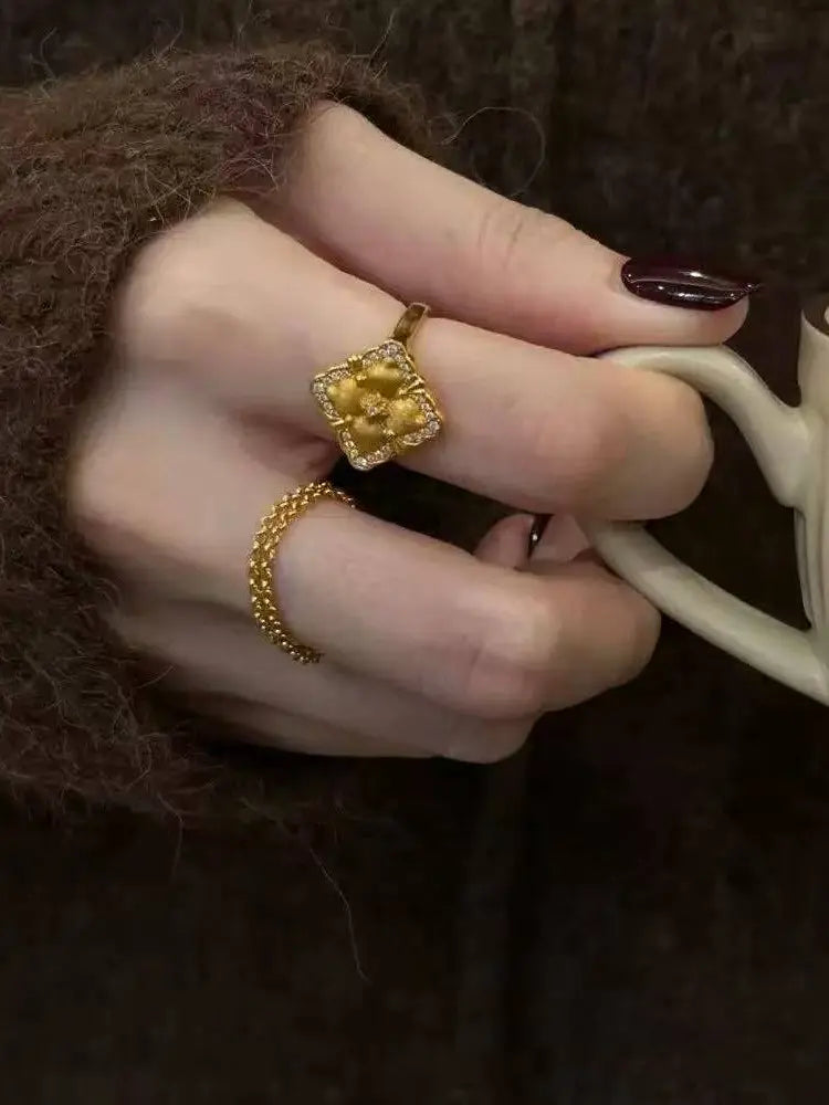 Italian square traditional pattern open rings set brushed lady