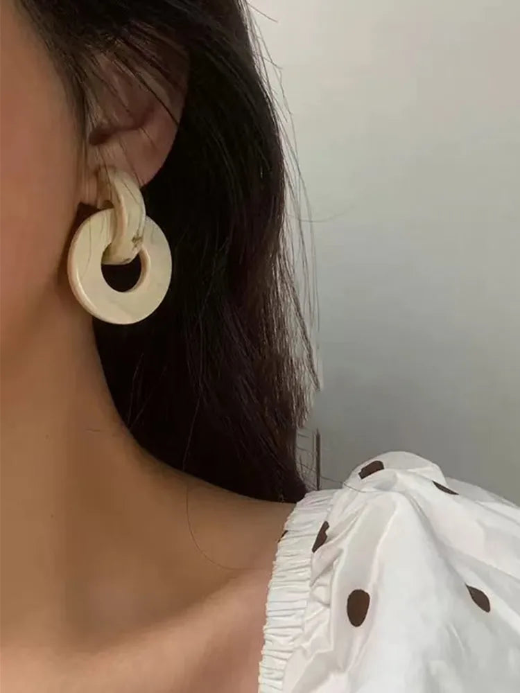 Vintage American Acrylic Earring White Marble Coff