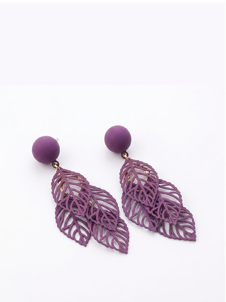 Green secret leaf earrings | Fairies Whisper Paris Designer Jewelry - Detail View 3