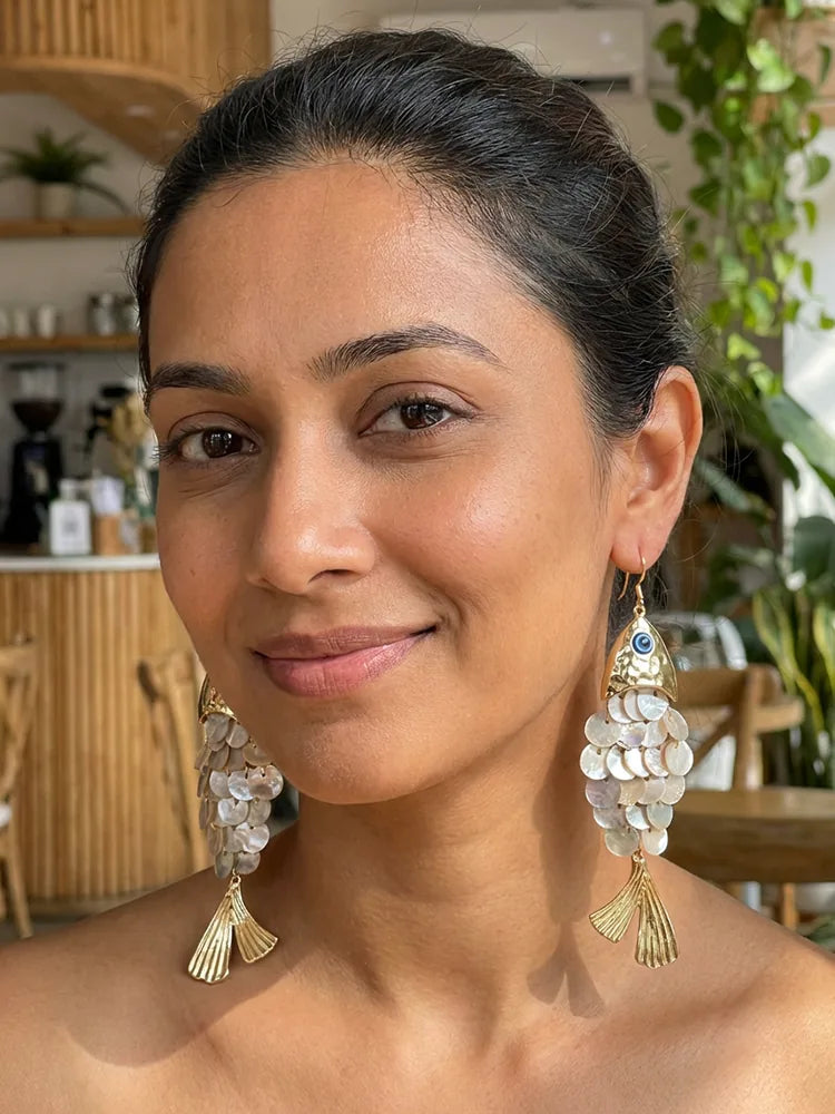 Fish-shaped shell drop earrings