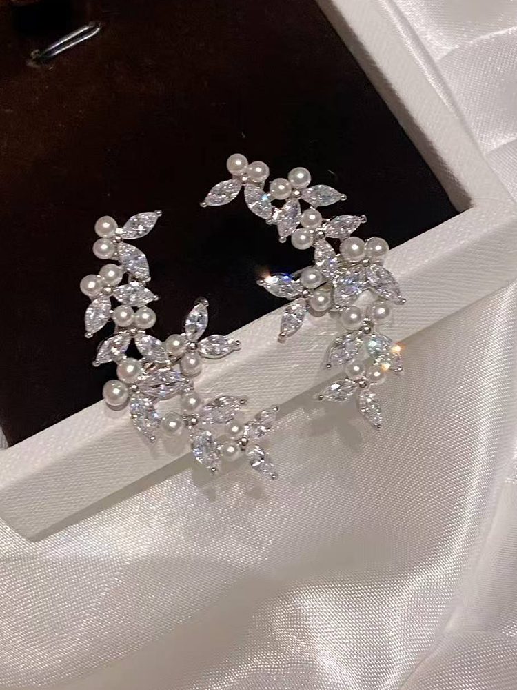Elegant floral crystal ear cuffs No Piercing
