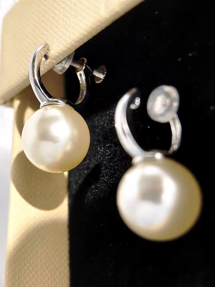 One-Piece Pearl Clip-On Earrings, Secure-Set Non-Pierced Pearl Earrings for Women