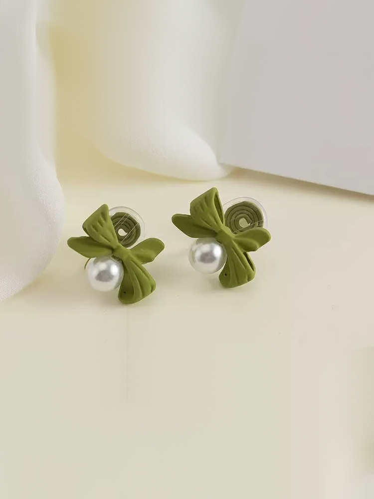 Boucles d'oreilles perles nœud vert (puces et clips)