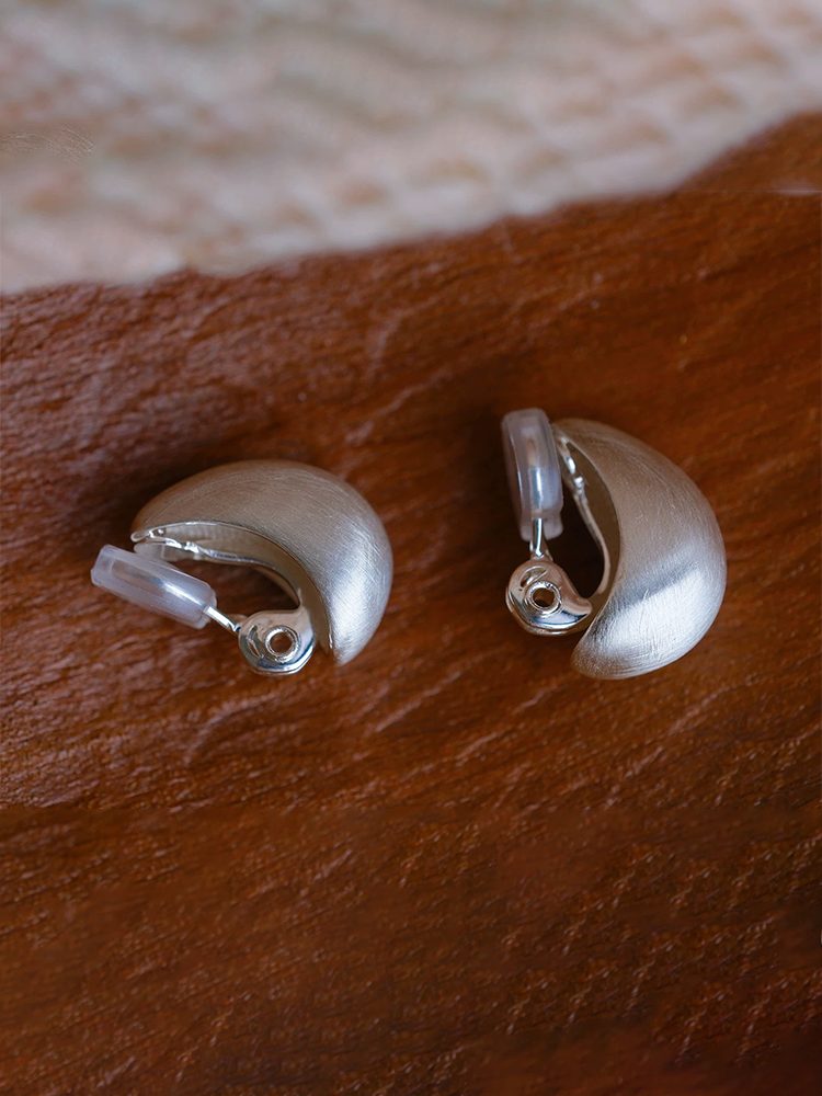 
925 Sterling Silver Brushed Clip-On Earrings
