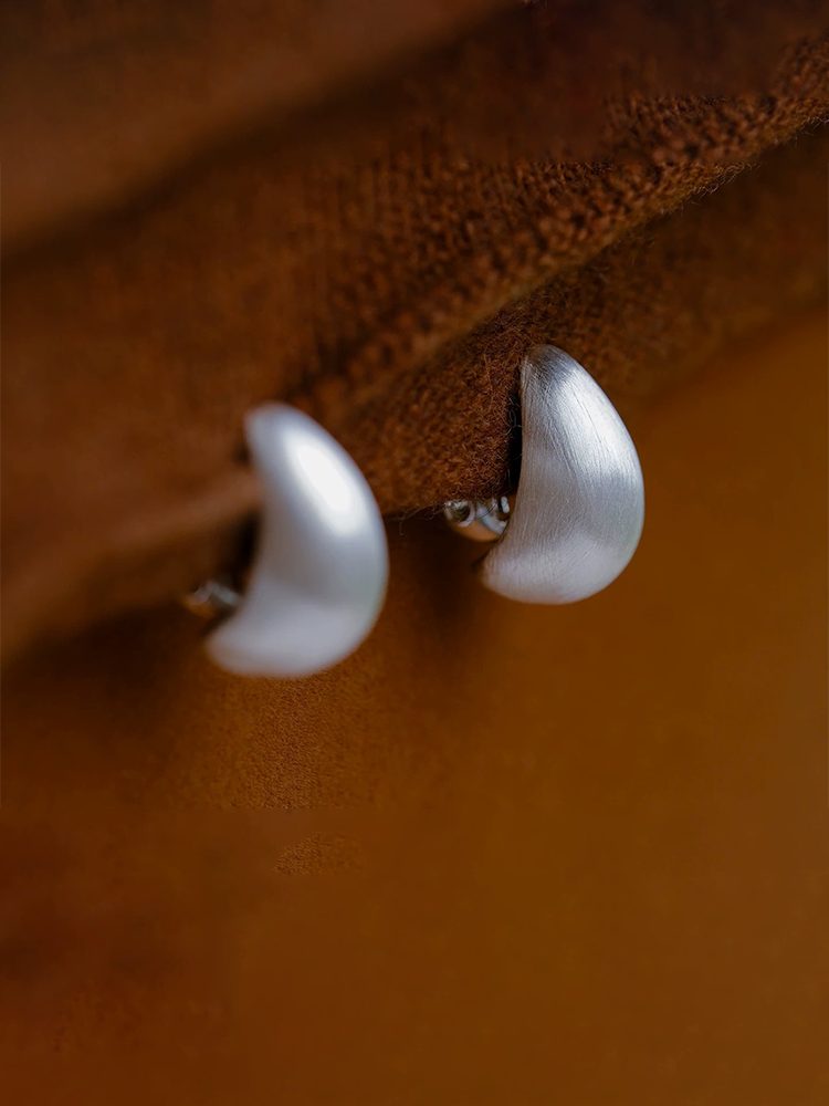 
925 Sterling Silver Brushed Clip-On Earrings
