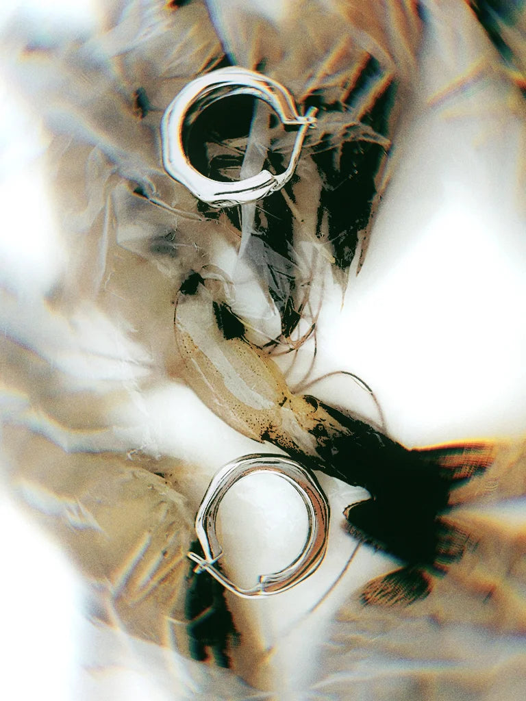 Fairies Whisper silver bubble polygon wave earrings, one and a half finger width, stylish geometric small hoops.
