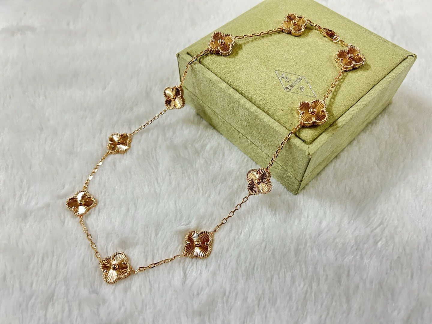 Vintage Authentic Gold-Tone Turn-Lock Earrings Necklace