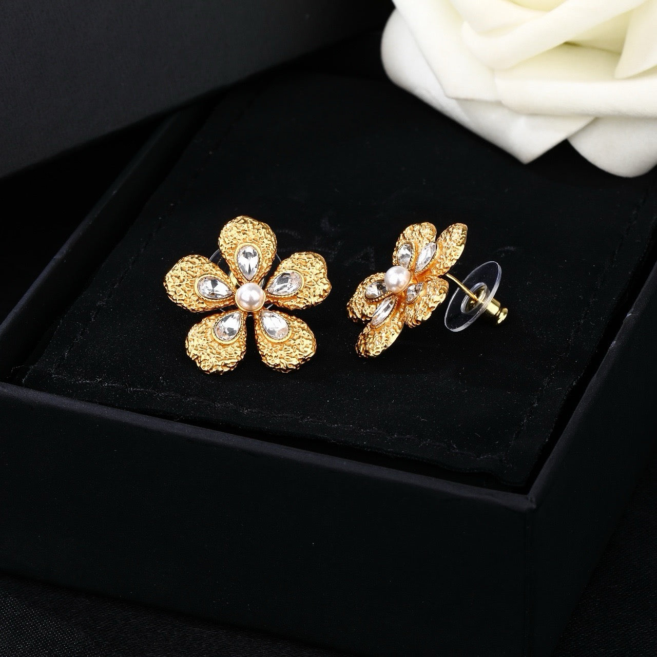 Pre-owned 1990s CC Logo Pearl Clip-on Earrings
