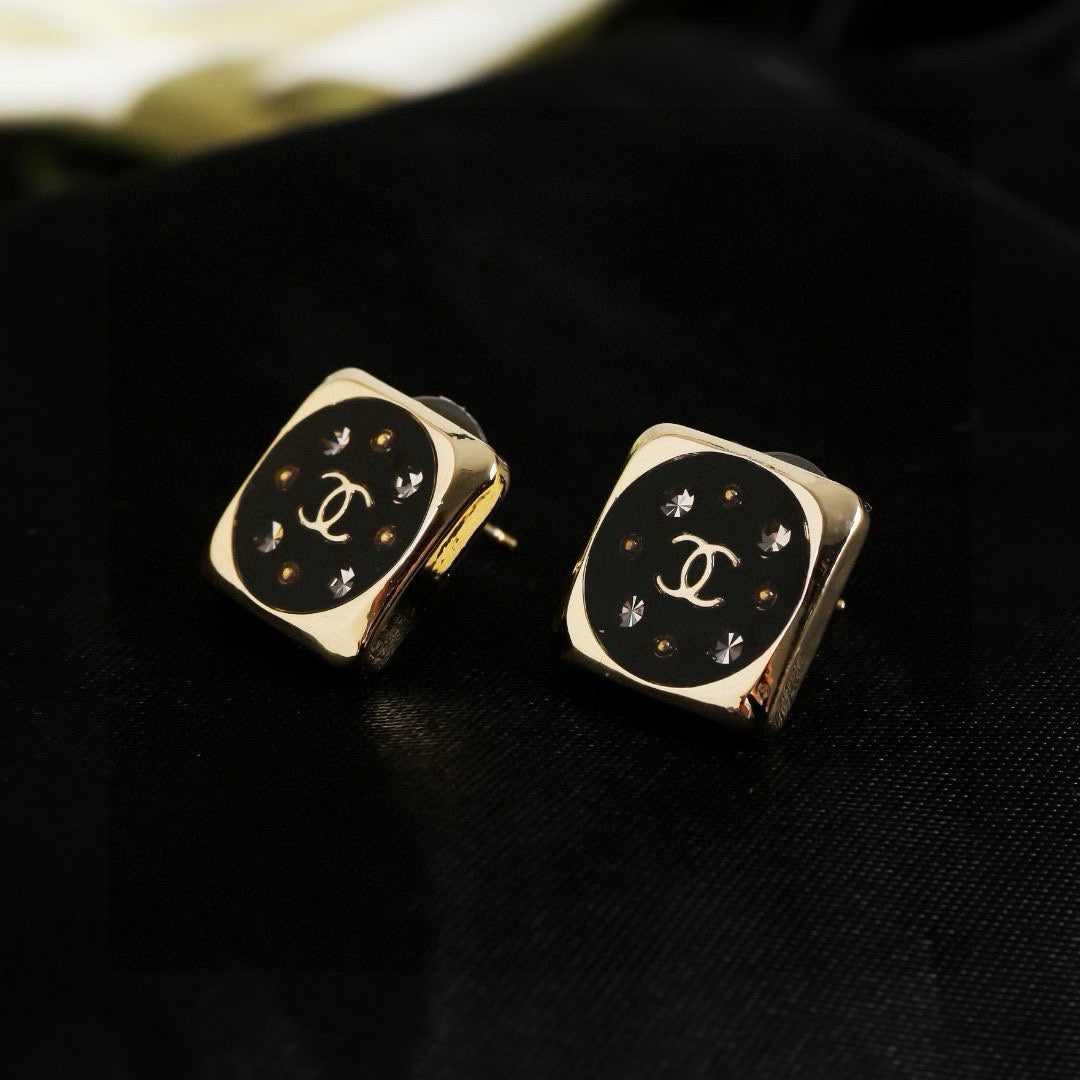 Pre-owned 1990s CC Logo Pearl Clip-on Earrings